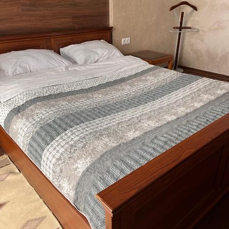 Lutsk, Double-Room Apartments Екстериор снимка